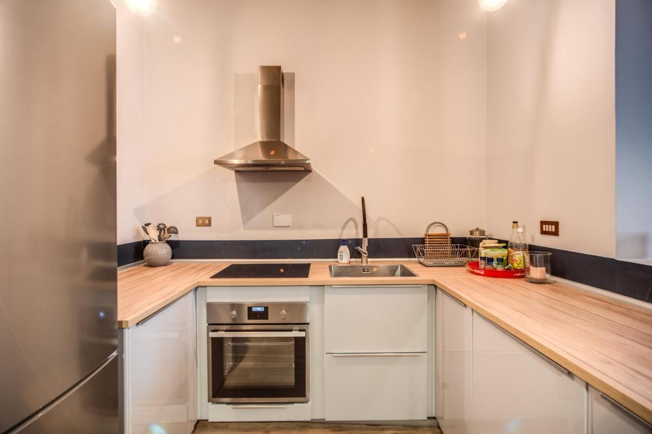 Stylish And Spacious Apartment Next To The Colosseum Rome Exterior photo
