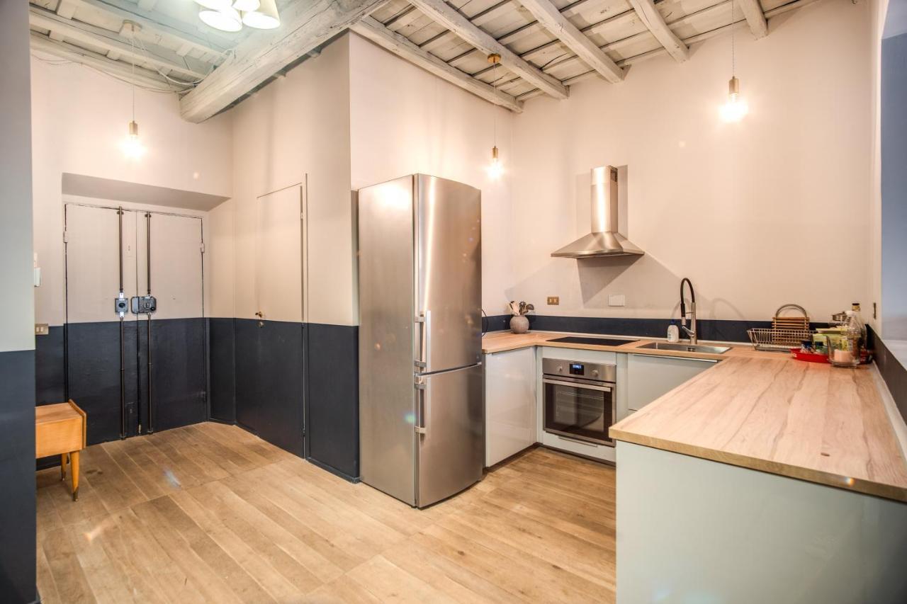Stylish And Spacious Apartment Next To The Colosseum Rome Exterior photo