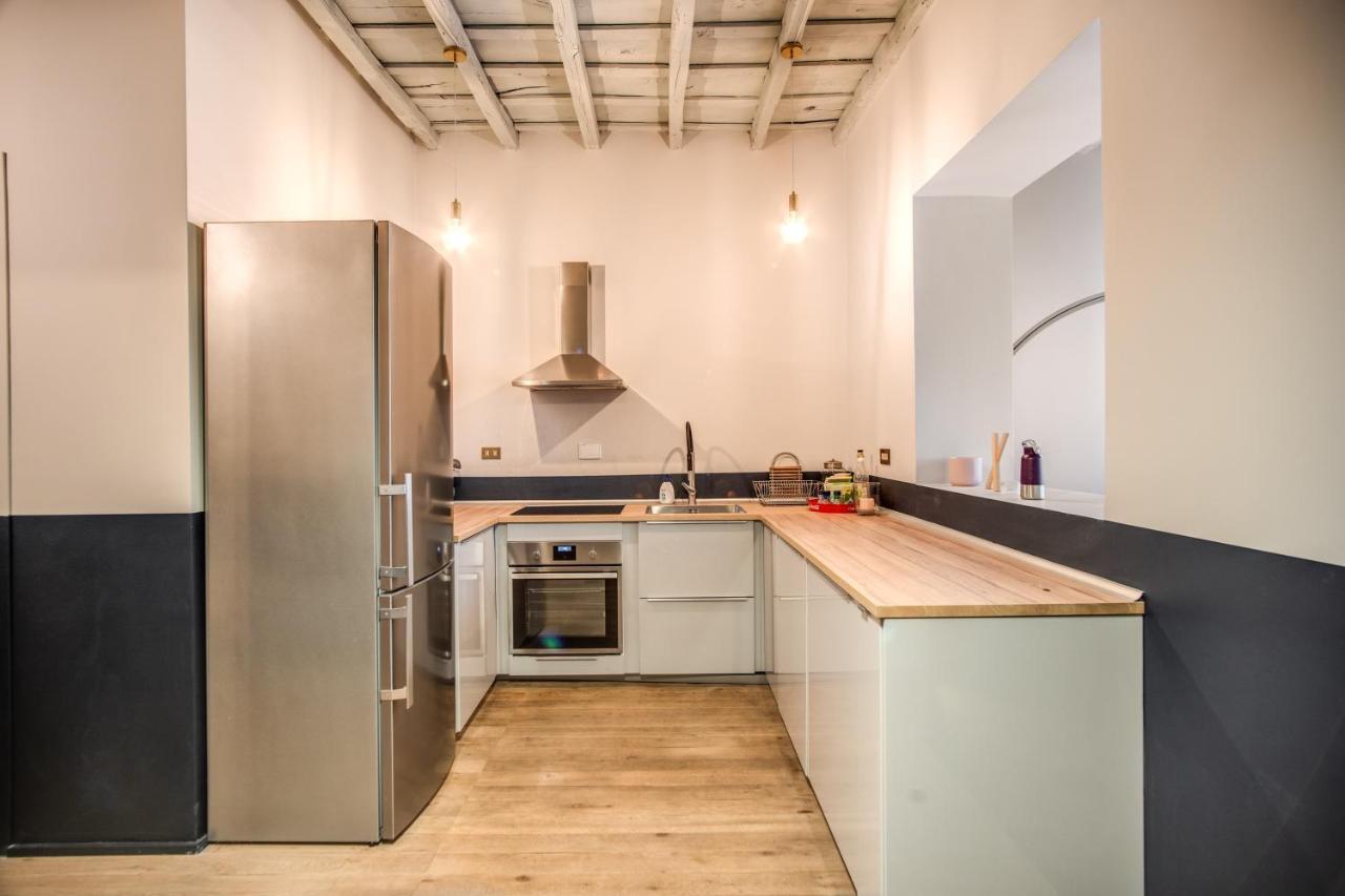 Stylish And Spacious Apartment Next To The Colosseum Rome Exterior photo